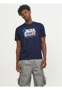Jack & Jones - Jack&Jones T-Shirt Map Logo 12252376 Granatowy Standard Fit. Kolor: niebieski. Materiał: bawełna