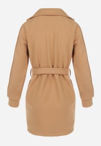 Born2be - Ciemnobeżowy Płaszcz z Wiązanym Paskiem i Bufiastym Rękawem Imgrucu. Typ kołnierza: kołnierzyk stójkowy. Kolor: beżowy. Materiał: tkanina, jeans. Długość: długie. Sezon: wiosna, jesień #5