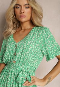 Renee - Jasnozielona Rozkloszowana Sukienka Wiskozowa Mini w Kwiatowy Print z Falbanką Taelle. Kolor: zielony. Materiał: wiskoza. Wzór: kwiaty, nadruk. Długość: mini