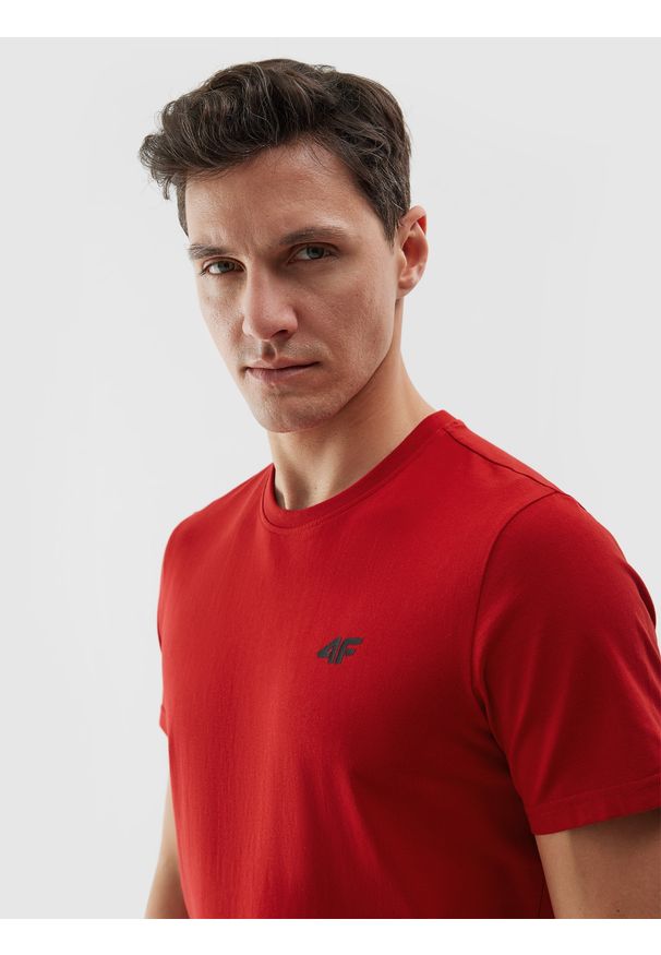 4f - 4F T-shirt regular gładki męski - czerwony S. Okazja: na co dzień. Kolor: czerwony. Materiał: bawełna, jersey, dzianina. Długość rękawa: krótki rękaw. Długość: krótkie. Wzór: gładki. Styl: sportowy, casual