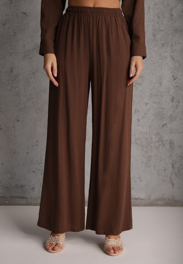 Renee - Brązowy Komplet z Wiskozy Spodnie Szerokie i Koszula z Ozdobnym Materiałem Airial. Kolor: brązowy. Materiał: wiskoza, materiał