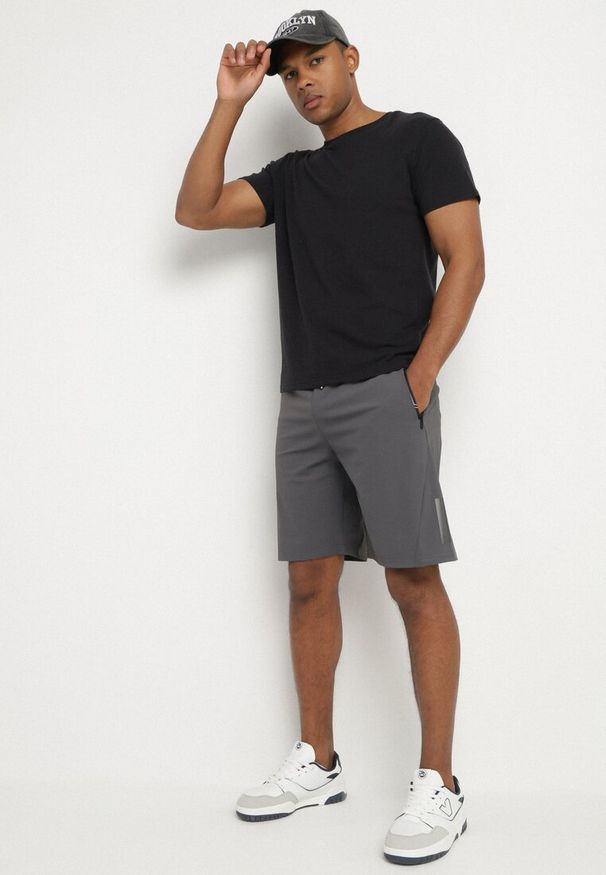 Born2be - Ciemnoszare Klasyczne Szorty z Wysokim Stanem Warrlea. Stan: podwyższony. Kolor: szary. Sezon: lato. Styl: klasyczny