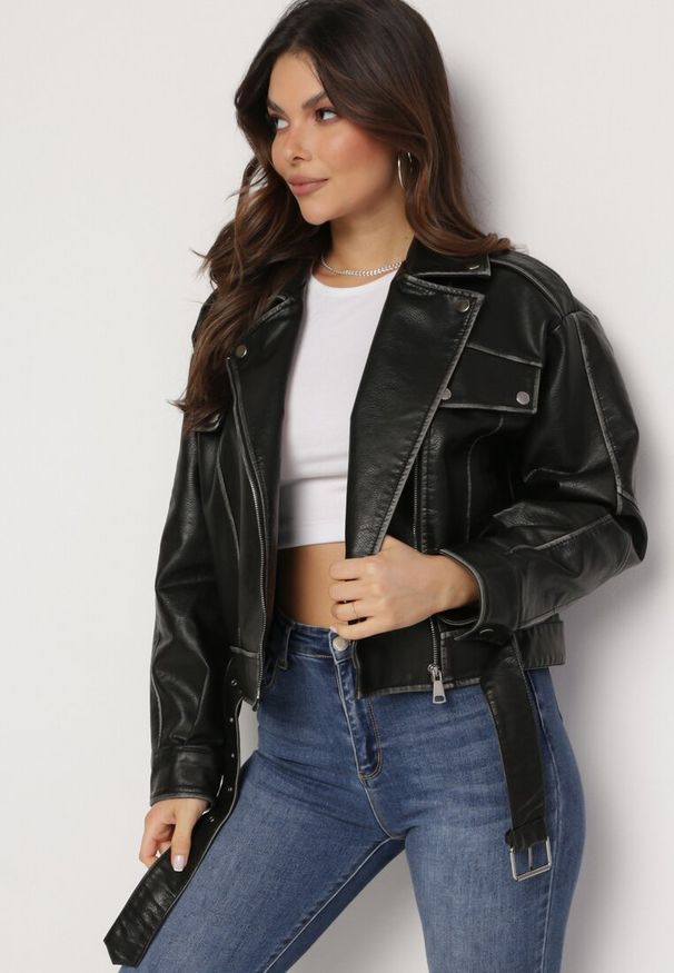 Born2be - Czarna Kurtka Ramoneska Vintage z Imitacji Skóry z Asymetrycznym Suwakiem i Patkami Kimina. Okazja: na co dzień. Kolor: czarny. Materiał: skóra. Styl: vintage