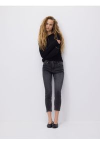 Reserved - Jeansy slim - szary. Kolor: szary