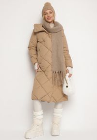 Born2be - Ciemnobeżowa Kurtka Płaszcz z Geometrycznym Pikowaniem Johnatta. Kolor: beżowy. Wzór: geometria #7