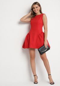Born2be - Czerwona Taliowana Sukienka z Odkrytymi Plecami Florreti. Typ kołnierza: dekolt na plecach. Kolor: czerwony. Typ sukienki: dopasowane #4