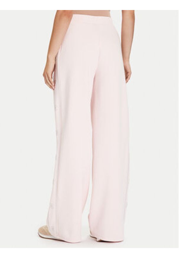 Guess Spodnie dresowe V5BB12 KCX22 Różowy Wide Leg. Kolor: różowy. Materiał: syntetyk