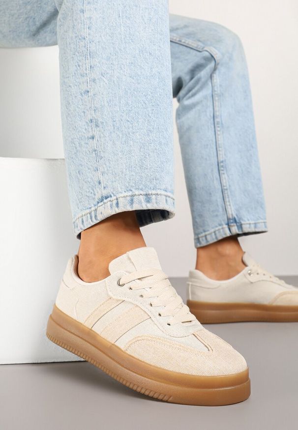 Renee - Beżowe Sneakersy Tenisówki Ozdobione Paskami Falaviela. Okazja: na co dzień. Zapięcie: pasek. Kolor: beżowy. Materiał: jeans, materiał, skóra. Wzór: aplikacja