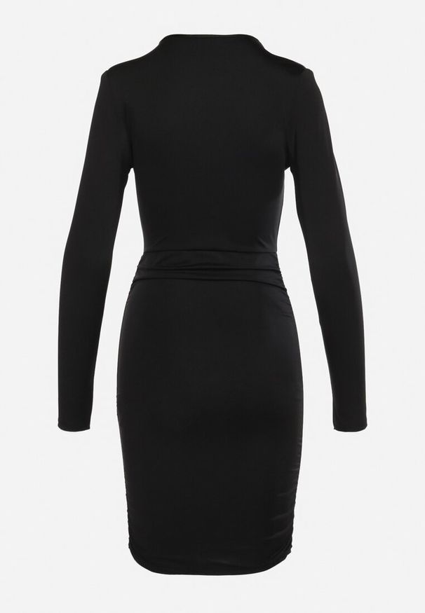 Born2be - Czarna Sukienka Taliowana o Dopasowanym Kroju z Wycięciem pod Biustem Lastar. Okazja: na co dzień. Kolor: czarny. Typ sukienki: proste. Styl: klasyczny, elegancki, casual
