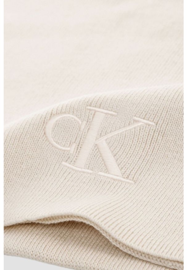 Calvin Klein - CALVIN KLEIN Beżowy damski szalik z haftowanym logo. Kolor: beżowy. Wzór: haft
