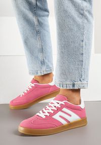 Renee - Ciemnoróżowe Sneakersy Kultowe Tenisówki Zdobione Przeszyciami Eveltewia. Nosek buta: okrągły. Zapięcie: sznurówki. Kolor: różowy. Materiał: syntetyk, nubuk, materiał. Wzór: aplikacja. Obcas: na obcasie. Wysokość obcasa: niski #3