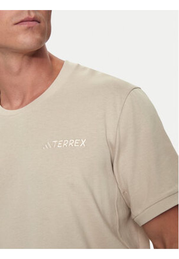 Adidas - adidas T-Shirt Terrex Xploric Logo IK9111 Beżowy Regular Fit. Kolor: beżowy. Materiał: bawełna