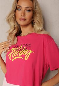 Renee - Fuksjowy Krótki T-shirt z Bawełny z Nadrukiem na Przodzie Questa. Kolor: różowy. Materiał: bawełna. Długość: krótkie. Wzór: nadruk