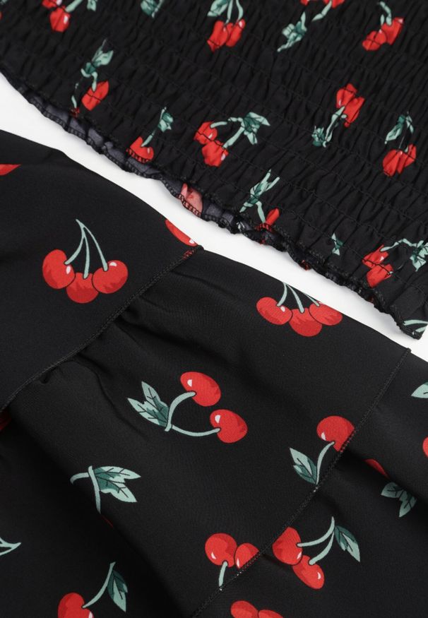 Born2be - Czarny Komplet w Wisienki Top na Wiązanych Ramiączkach i Spódnica Taliriella. Kolor: czarny. Materiał: materiał