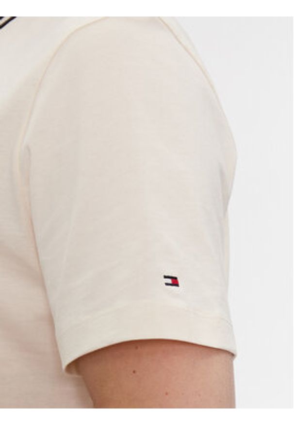 TOMMY HILFIGER - Tommy Hilfiger T-Shirt Laurel MW0MW33681 Beżowy Regular Fit. Kolor: beżowy. Materiał: bawełna