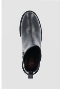 Love Moschino Sztyblety skórzane damskie kolor czarny na słupku. Nosek buta: okrągły. Kolor: czarny. Materiał: skóra. Obcas: na słupku. Wysokość obcasa: średni #4