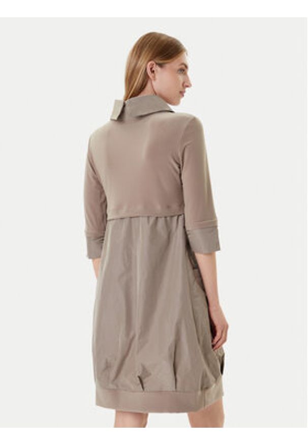 Joseph Ribkoff Sukienka codzienna 173444F25 Khaki Regular Fit. Okazja: na co dzień. Kolor: brązowy. Materiał: syntetyk. Typ sukienki: proste. Styl: casual