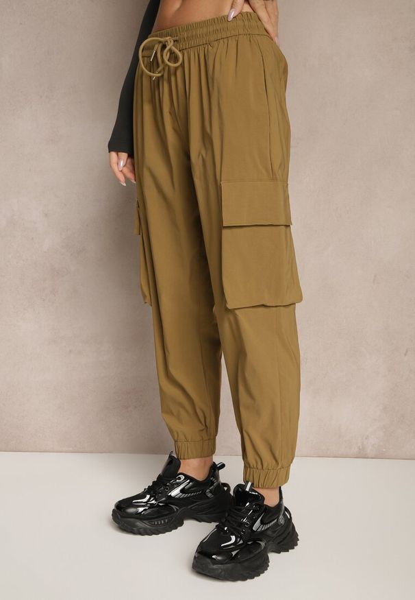 Renee - Zielone Spodnie Cargo z Bawełną High Waist Kolanielis. Okazja: na co dzień. Stan: podwyższony. Kolor: zielony. Materiał: bawełna. Styl: casual, elegancki