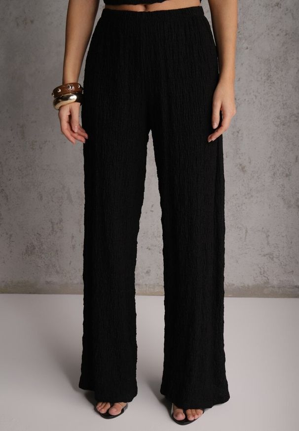 Renee - Czarny Komplet Spodnie Wide Leg i Top ze Stójką i Drapowaniem w Talii Meridone. Kolor: czarny. Materiał: materiał
