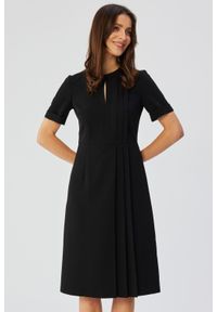 Stylove - Elegancka sukienka midi z ozdobnymi zakładkami czarna. Kolor: czarny. Styl: elegancki. Długość: midi