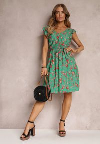 Renee - Zielona Sukienka Mini z Wiskozy z Gumką w Talii Farlock. Kolor: zielony. Materiał: wiskoza. Wzór: kwiaty. Długość: mini #4
