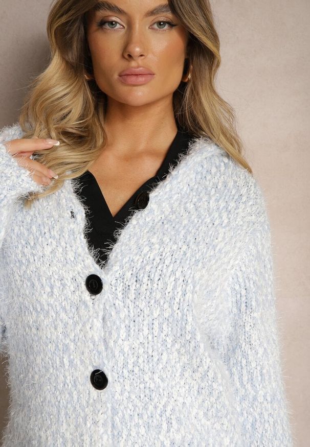 Renee - Jasnoniebieski Zapinany Kardigan z Kapturem i Kieszeniami Naustinas. Okazja: na co dzień. Typ kołnierza: kaptur. Kolor: niebieski. Materiał: jeans. Styl: casual