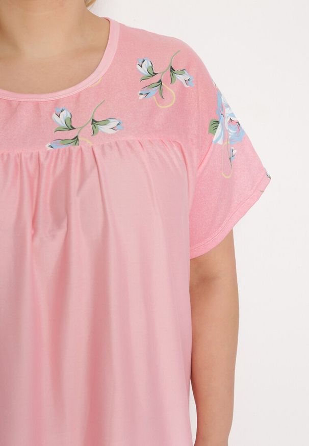 Born2be - Różowa Koszula Nocna w Kwiatowy Wzór z Krótkim Rękawem Seliaane. Kolekcja: plus size. Kolor: różowy. Długość: krótkie. Wzór: kwiaty
