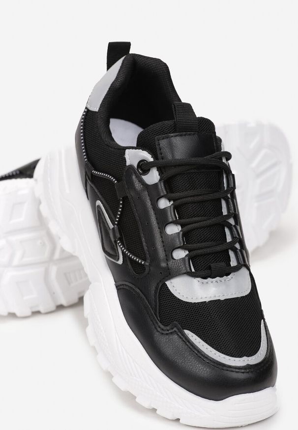 Renee - Czarno-Szare Sneakersy na Tłoczonej Podeszwie Zdobione Sznurkiem Wokół Pellesti. Kolor: czarny. Wzór: aplikacja