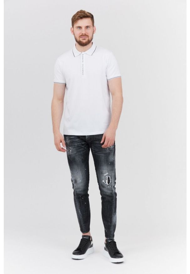 Armani Exchange - ARMANI EXCHANGE Biała męska koszulka polo na suwak. Typ kołnierza: polo. Kolor: biały. Materiał: bawełna. Wzór: aplikacja