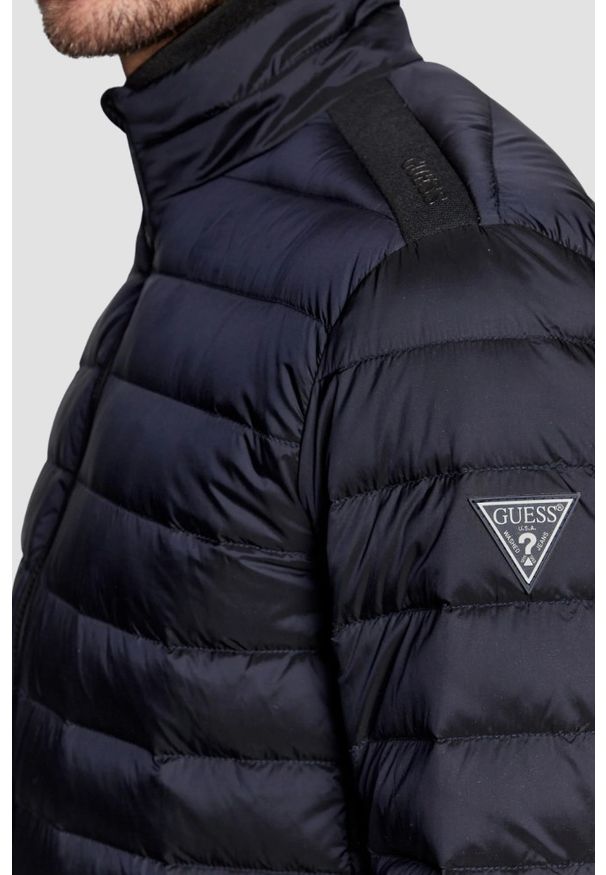 Guess - GUESS Granatowa kurtka męska Light Packable Realdown JKT. Kolor: niebieski. Materiał: puch, poliamid. Styl: elegancki