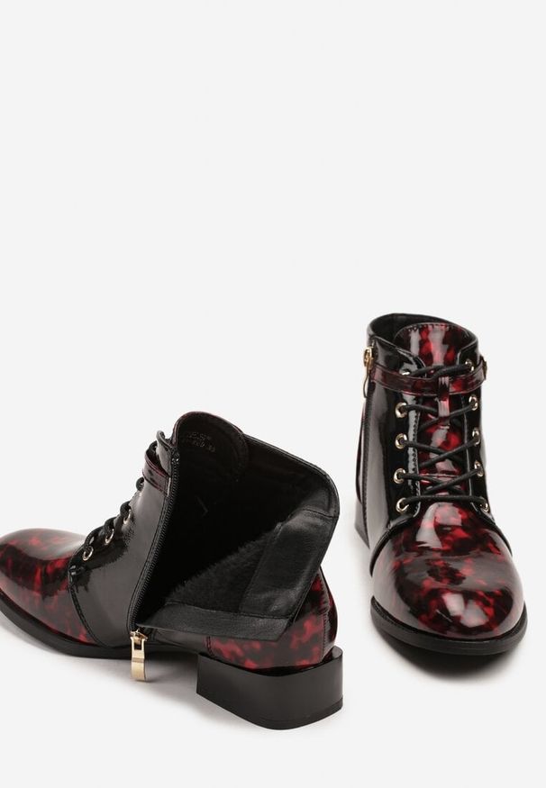 Born2be - Czarno-Czerwone Botki Vices Zdobione Klamerką Gelisa. Okazja: na co dzień. Kolor: czarny. Materiał: jeans. Wzór: aplikacja. Obcas: na obcasie. Styl: casual, elegancki. Wysokość obcasa: niski