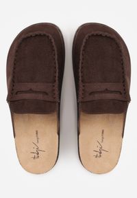Renee - Brązowe Klapki Mule na Podeszwie z Korka z Ozdobnymi Przeszyciami Chionessa. Okazja: na co dzień. Kolor: brązowy. Styl: retro, casual #3