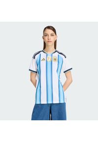 Adidas - Koszulka podstawowa Argentyna 26. Kolor: niebieski, wielokolorowy, biały. Materiał: materiał. Wzór: ze splotem. Sport: piłka nożna #1