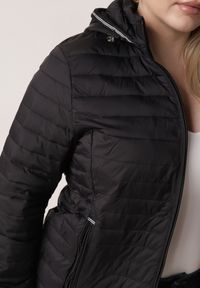 Born2be - Czarna Pikowana Kurtka Przejściowa z Odpinanym Kapturem Tidesse. Kolor: czarny. Materiał: poliester, jeans #8