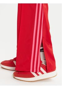 Adidas - adidas Spodnie dresowe adicolor Classic Firebird JW1225 Czerwony Loose Fit. Kolor: czerwony. Materiał: syntetyk #5