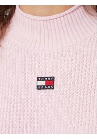 Tommy Jeans Sweter Badge DW0DW16519 Różowy Regular Fit. Kolor: różowy. Materiał: bawełna #5