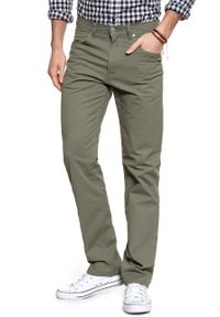 Wrangler - WRANGLER SPODNIE MĘSKIE ARIZONA MOSS GREEN W12OS5330. Materiał: materiał