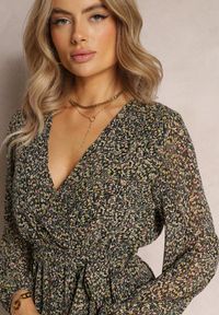 Renee - Czarna Sukienka Olaleia. Typ kołnierza: dekolt w kształcie V. Kolor: czarny. Materiał: tkanina. Długość rękawa: długi rękaw. Wzór: aplikacja, nadruk. Typ sukienki: kopertowe. Styl: klasyczny. Długość: mini #3