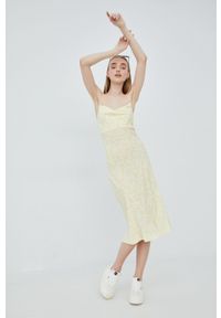 RVCA sukienka kolor żółty midi prosta. Okazja: na co dzień. Kolor: żółty. Materiał: tkanina. Długość rękawa: na ramiączkach. Typ sukienki: proste. Styl: casual. Długość: midi #5