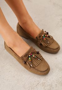 Renee - Ciemnobeżowe Mokasyny VICES z Imitacji Zamszu z Kokardką Kolorowymi Koralikami i Skórzaną Wkładką Nenden. Okazja: na co dzień. Kolor: beżowy. Materiał: skóra, zamsz. Wzór: kolorowy. Styl: casual, elegancki #8