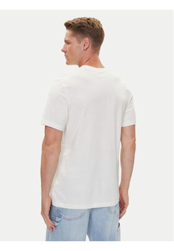 Nike T-Shirt HJ0790 Biały Regular Fit. Kolor: biały. Materiał: bawełna