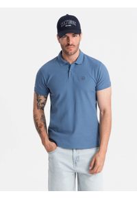 Ombre Clothing - Jednokolorowa koszulka polo męska BASIC z dzianiny pique - niebieska V16 - Rozmiar: S. Okazja: na co dzień. Typ kołnierza: polo. Kolor: niebieski. Materiał: dzianina. Wzór: haft, aplikacja, jednolity. Styl: sportowy, wizytowy, casual #4
