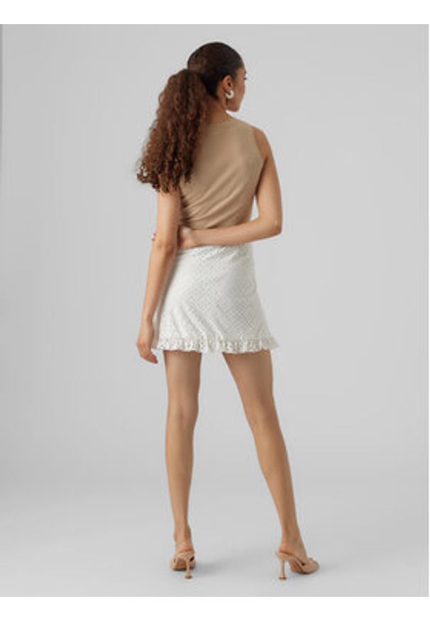 Vero Moda Spódnica mini Tassa 10286069 Biały Regular Fit. Kolor: biały. Materiał: syntetyk