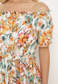 Born2be - Biało-Pomarańczowa Sukienka z Hiszpańskim Dekoltem z Wiązanym Paskiem w Kwiaty z Bawełny Rissanique. Okazja: na co dzień. Kolor: biały. Materiał: bawełna. Wzór: kwiaty. Sezon: lato. Typ sukienki: rozkloszowane. Styl: elegancki, casual #7