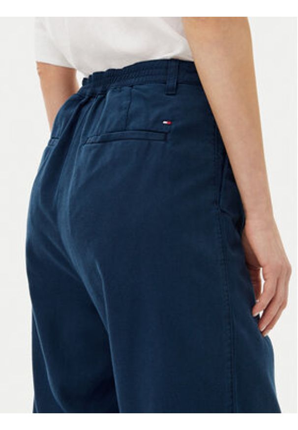 TOMMY HILFIGER - Tommy Hilfiger Spodnie materiałowe WW0WW45589 Granatowy Relaxed Fit. Kolor: niebieski. Materiał: lyocell