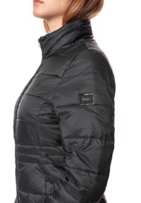 Wrangler - DAMSKA KURTKA ZIMOWA WRANGLER SHORT PUFFER BLACK W4104V501. Sezon: zima. Styl: klasyczny