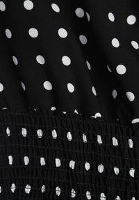 Renee - Czarna Bawełniana Sukienka o Rozkloszowanym Fasonie w Kropki Tolimirae. Okazja: na co dzień. Kolor: czarny. Materiał: bawełna. Długość rękawa: krótki rękaw. Wzór: kropki. Sezon: lato. Typ sukienki: rozkloszowane. Styl: casual #3