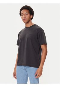 Levi's® T-Shirt Red Tab™ A0637-0001 Czarny Boxy Fit. Kolor: czarny. Materiał: bawełna