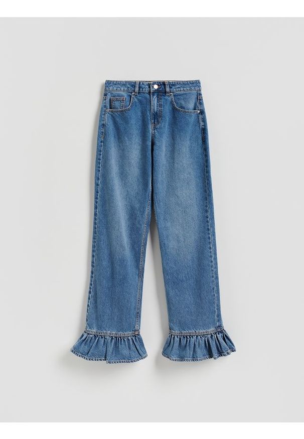 Reserved - Jeansy wide leg z falbankami - niebieski. Kolor: niebieski