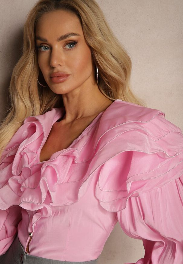 Renee - Różowa Wieczorowa Koszula z Ozdobnymi Falbanami i Guzikami Lerellia. Okazja: na co dzień. Kolor: różowy. Materiał: jeans. Styl: wizytowy